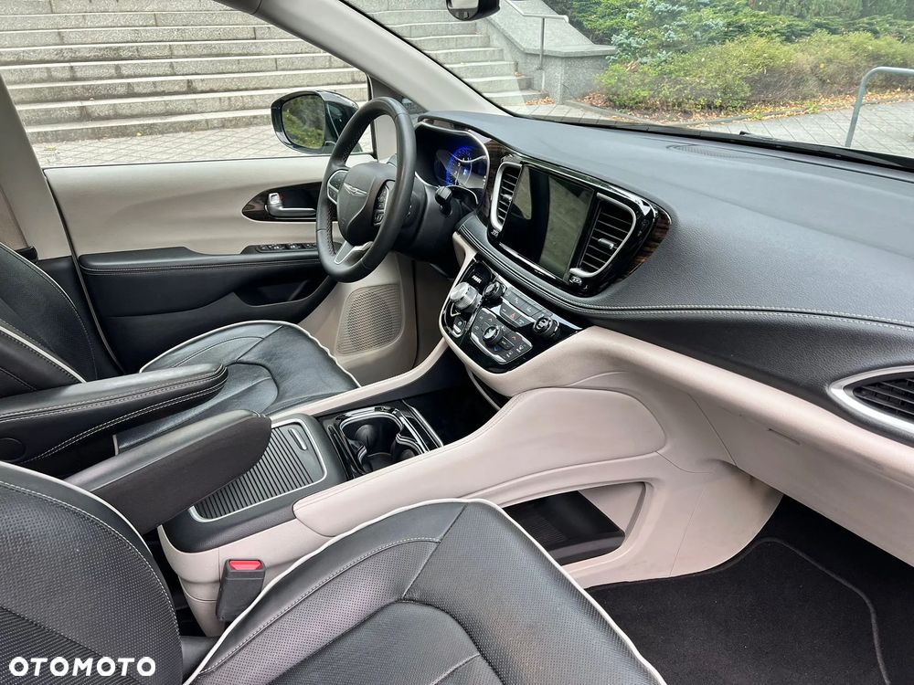 Chrysler Pacifica - 14
