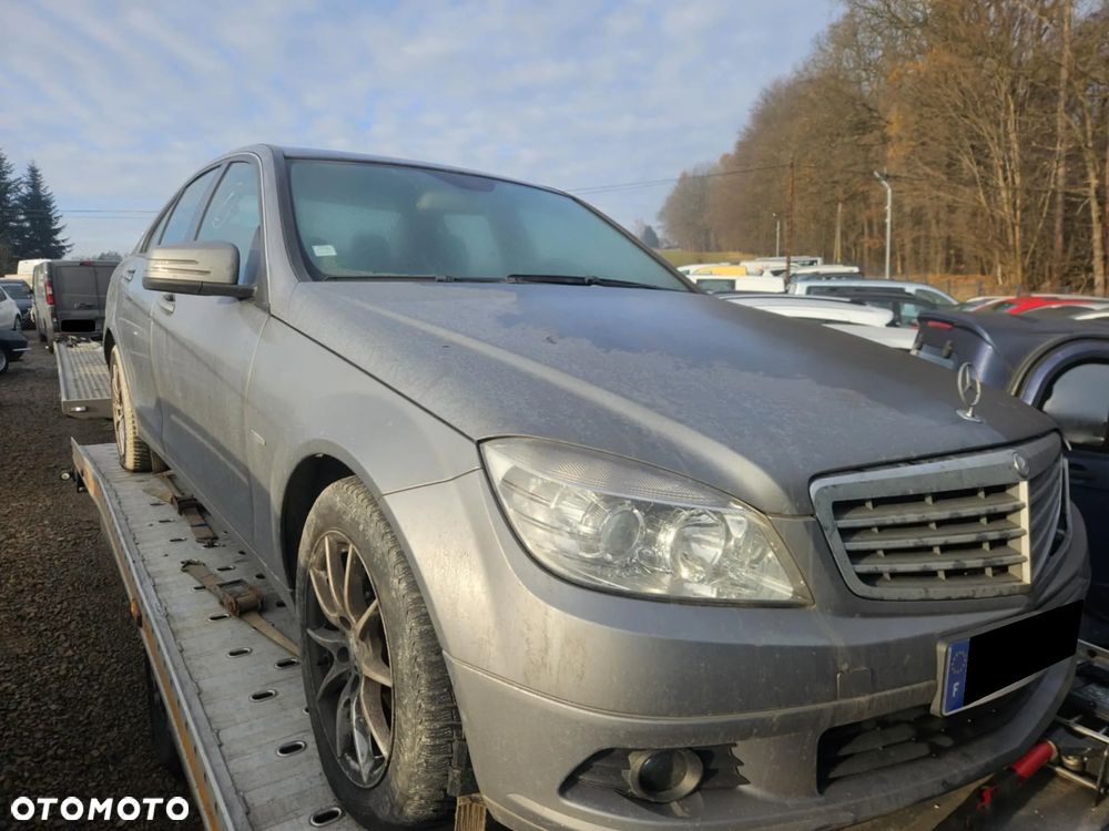 Mercedes-Benz Klasa C 180 Kompressor BlueEFFICIENCY - 2