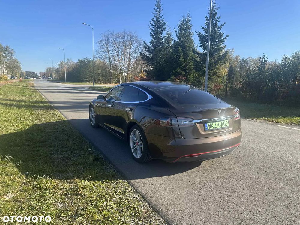 Tesla Model S 85 D - 5
