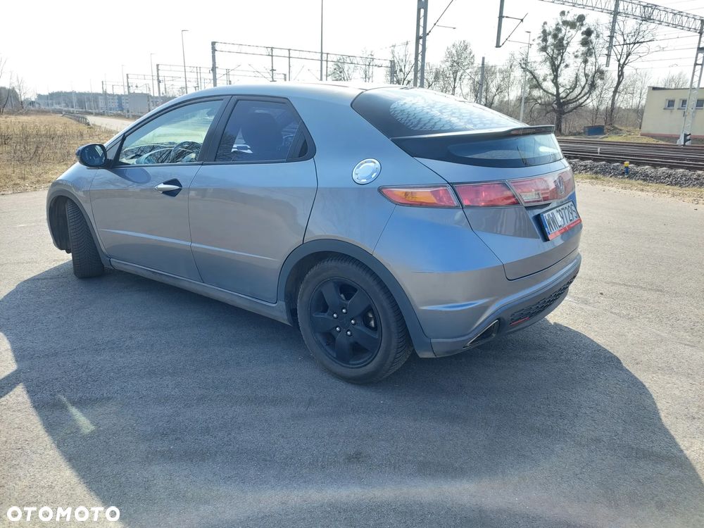 Honda Civic 1.8i-VTEC Automatik Executive - 4