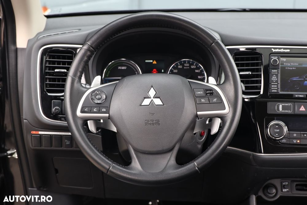 Mitsubishi Outlander 2.0 4WD Plug-In Hybrid - 24
