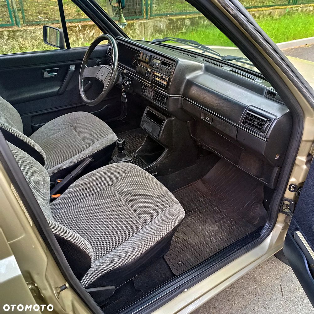 Volkswagen Jetta 1.6 CL D - 13