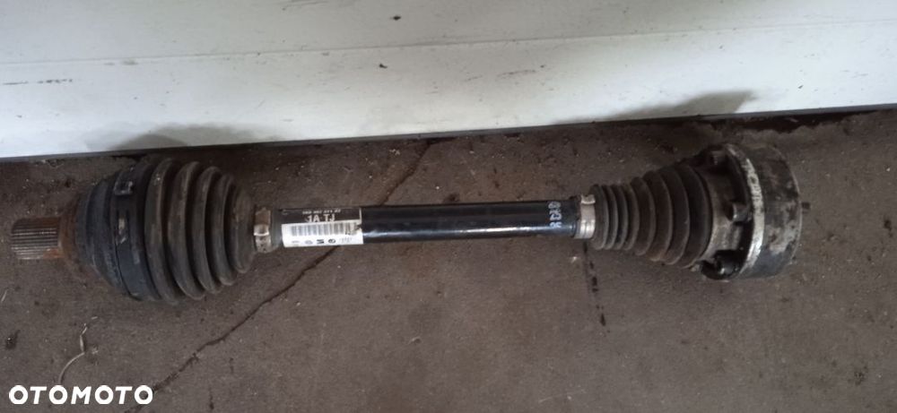 Półoś  lewa Audi A3 8P 1K0407271AT - 2