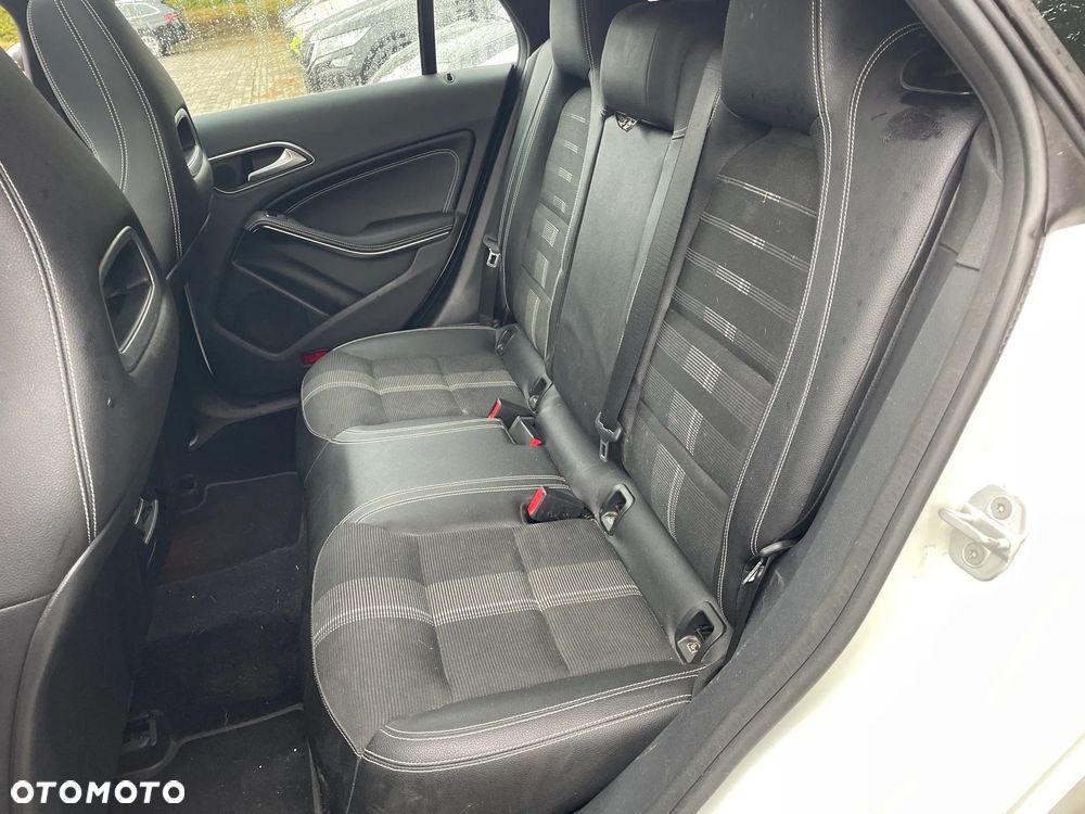 Mercedes-Benz CLA 250 7G-DCT Urban - 10