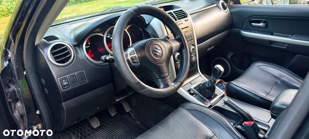Suzuki Grand Vitara 2.0 - 6