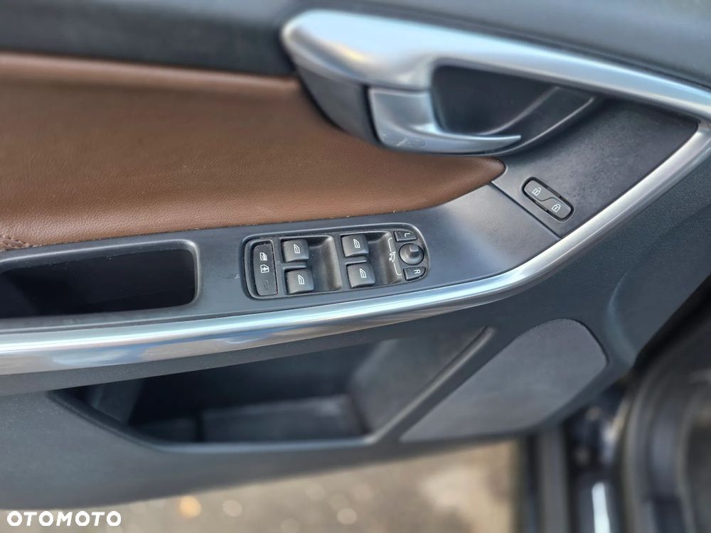 Volvo XC 60 D4 AWD Geartronic Summum - 17