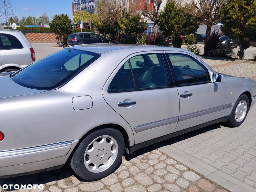 Mercedes-Benz Klasa E - 12