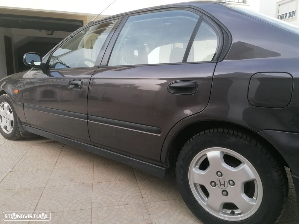 Honda Civic 1.5i LS - 4