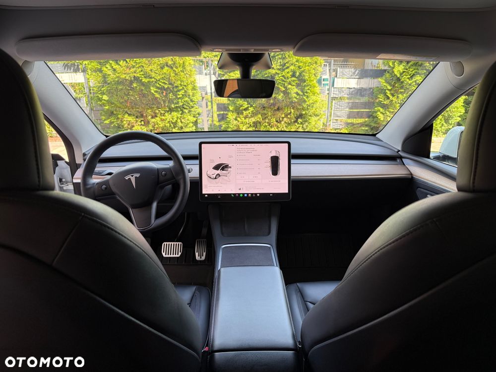 Tesla Model Y Long Range AWD - 11