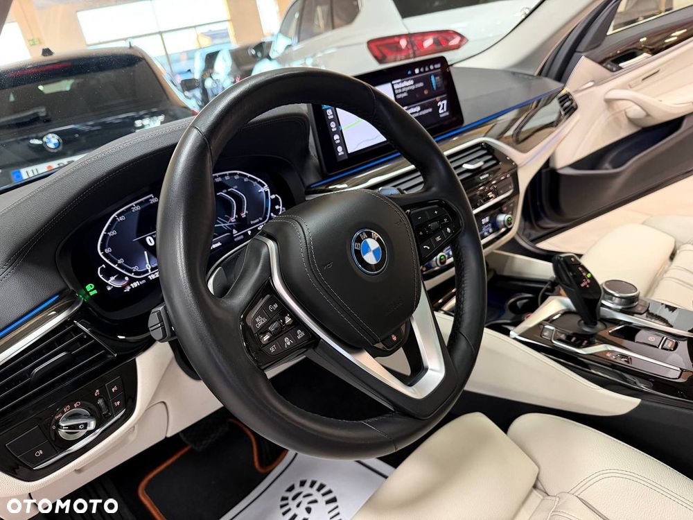 BMW Seria 5 530e PHEV M Sport - 24