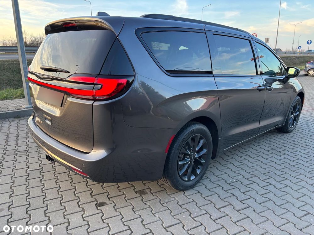 Chrysler Pacifica - 11