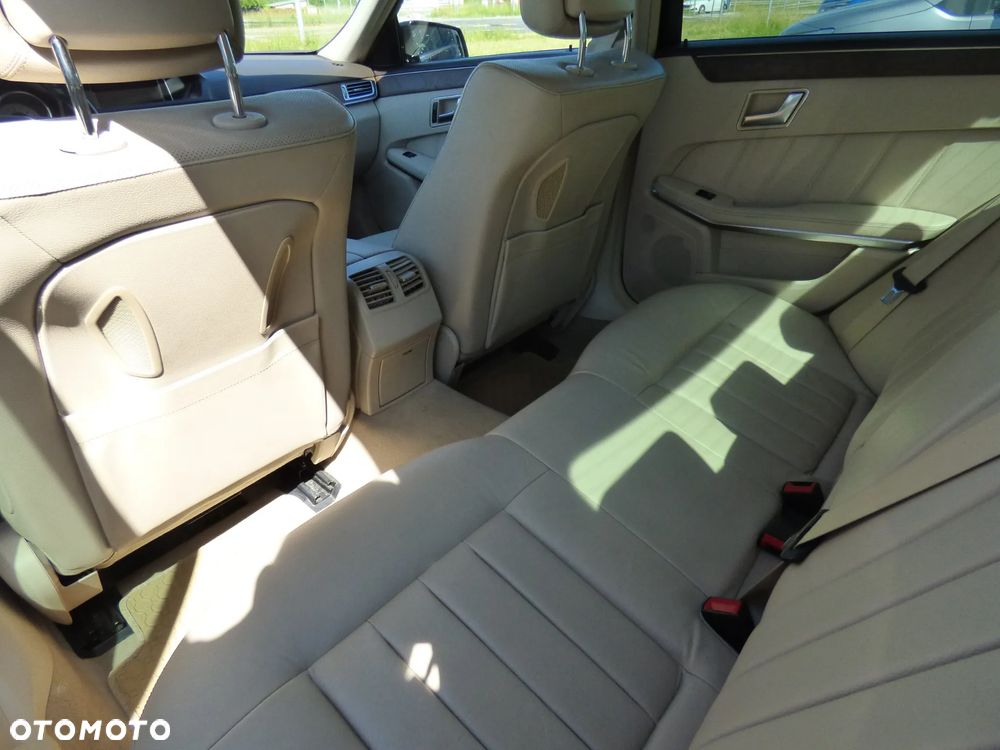 Mercedes-Benz Klasa E 220 BlueTEC 4-Matic Avantgarde - 19