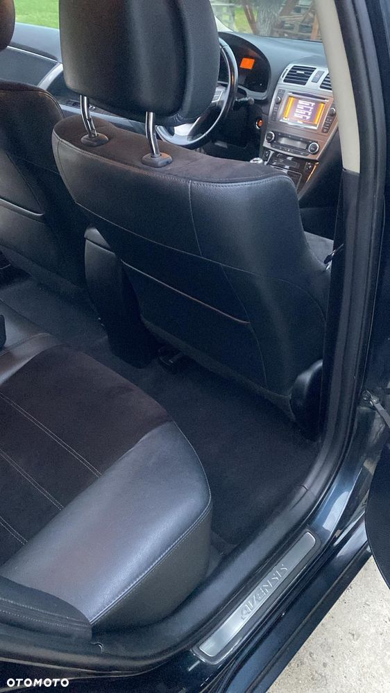 Toyota Avensis 1.8 Active - 10