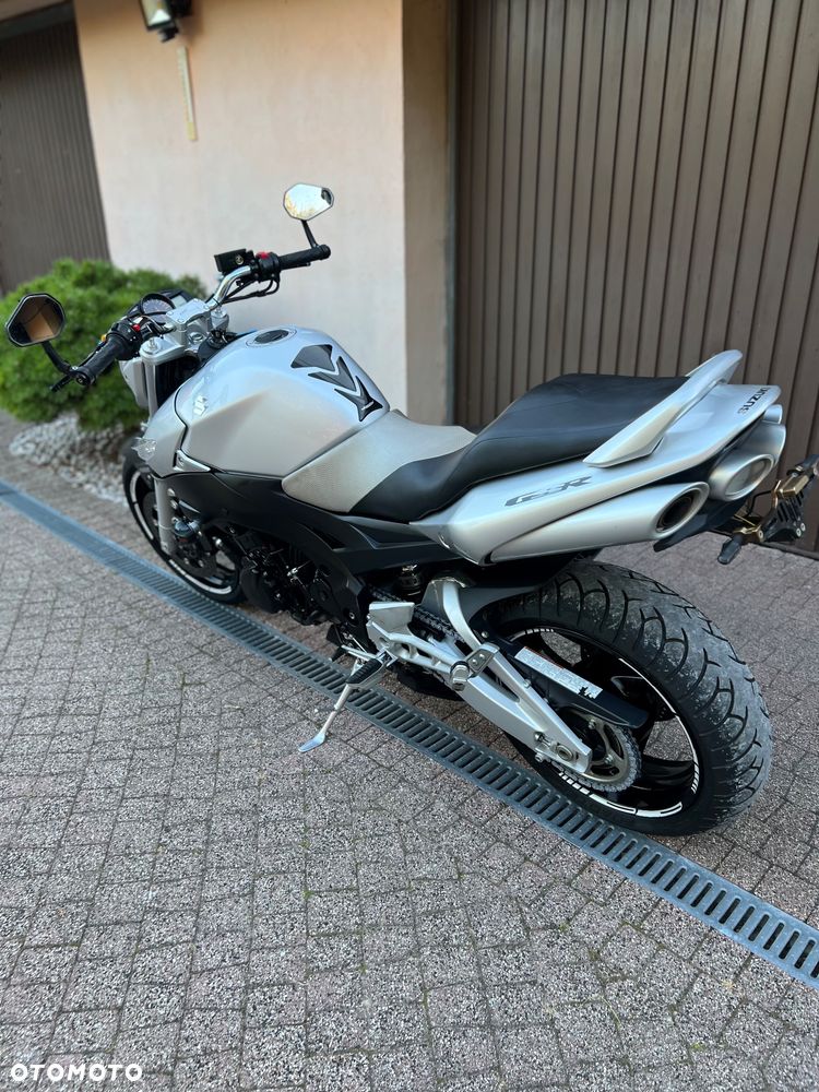 Suzuki GSR - 5