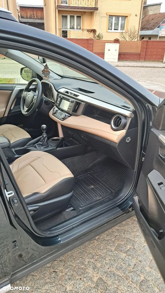 Toyota RAV4 2.0 D-4D Premium - 8