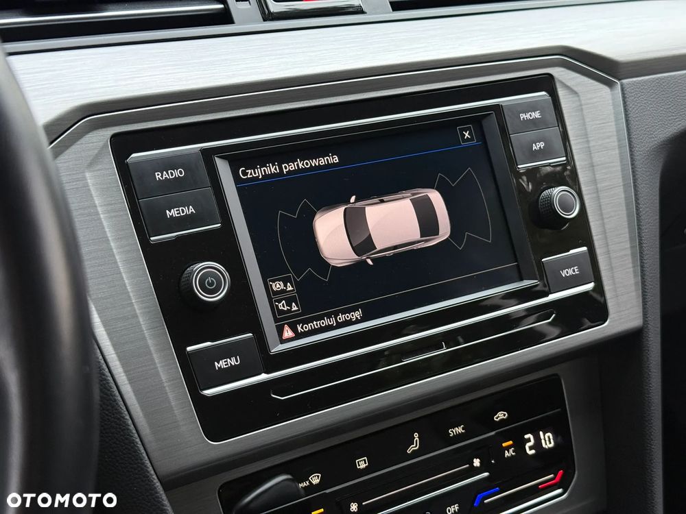 Volkswagen Passat - 19