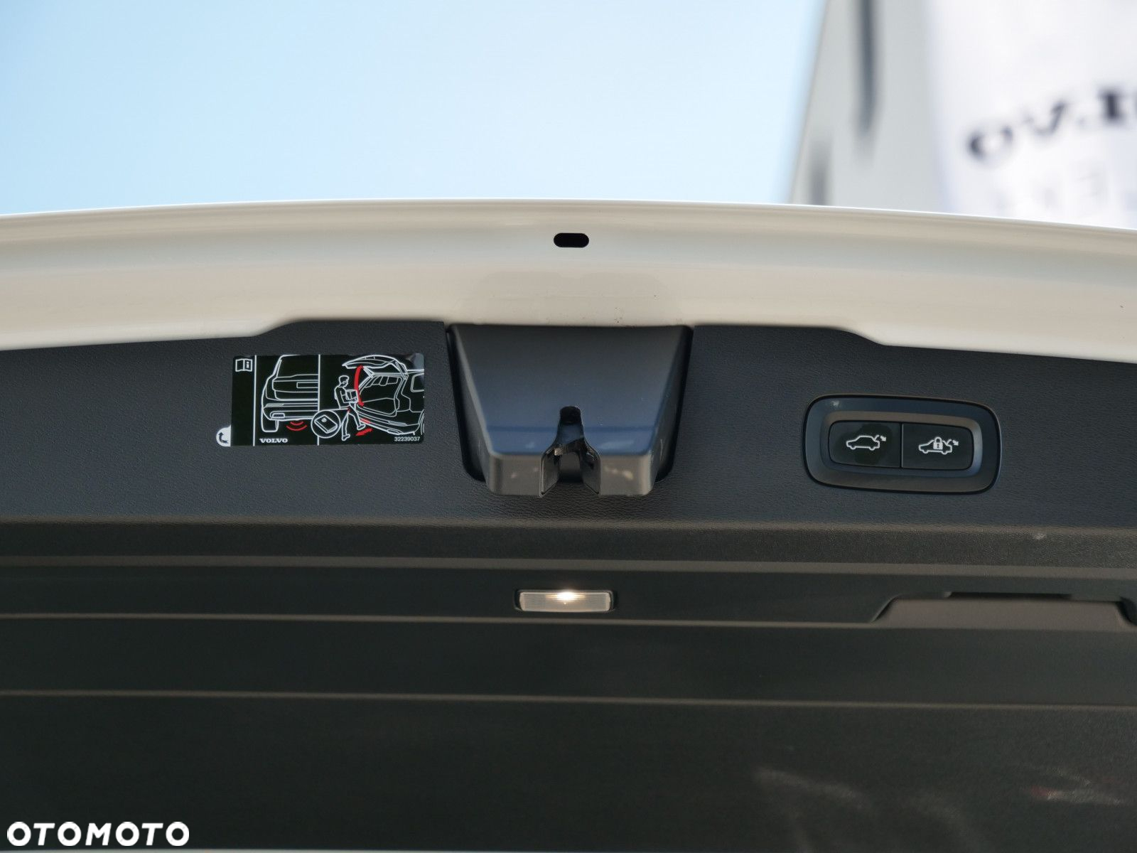 Volvo V60 Cross Country - 36