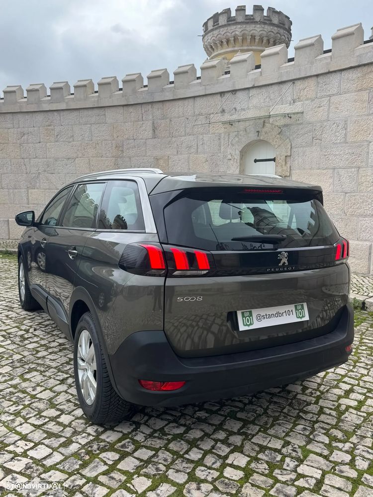 Peugeot 5008