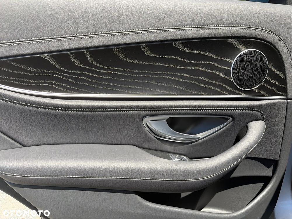 Mercedes-Benz Klasa E 300 de AMG - 15