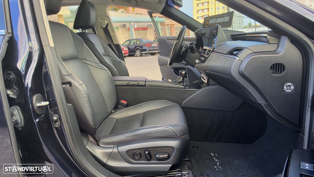 Lexus ES 300h Special Edition - 25