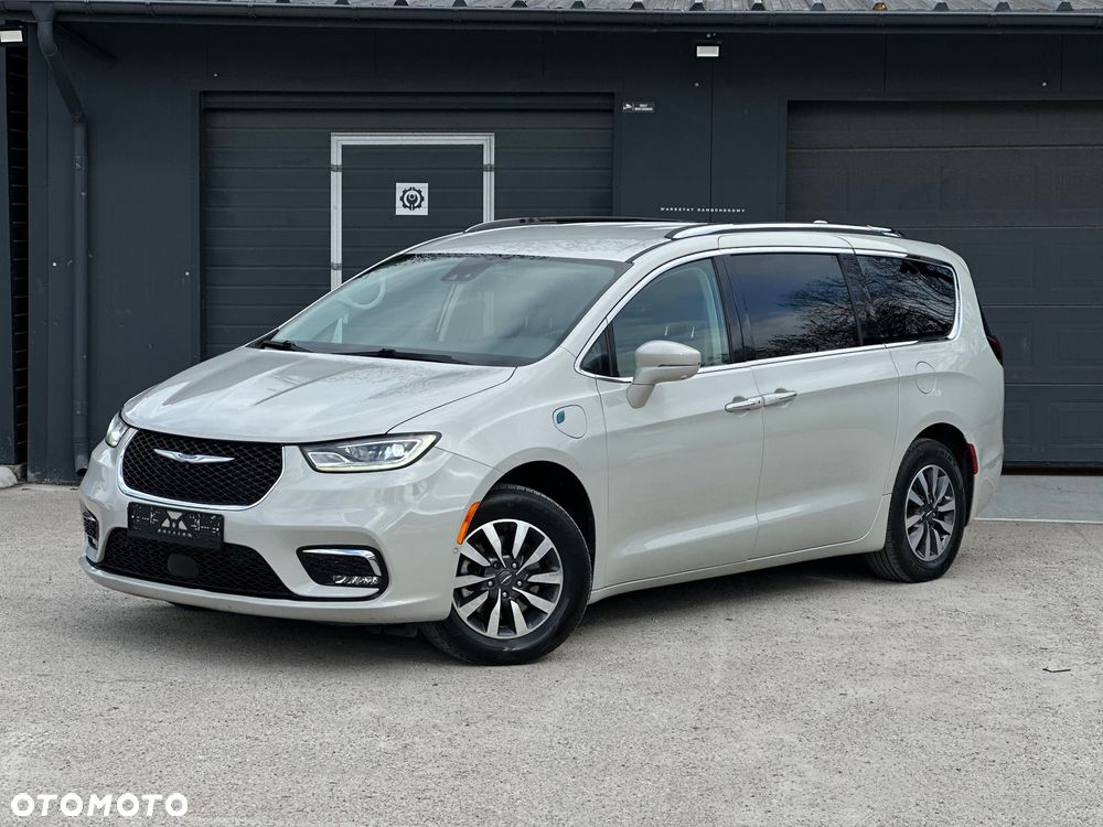 Chrysler Pacifica - 4