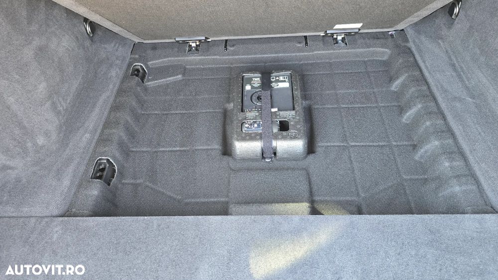 BMW Seria 3 318i Touring Aut. Advantage - 23