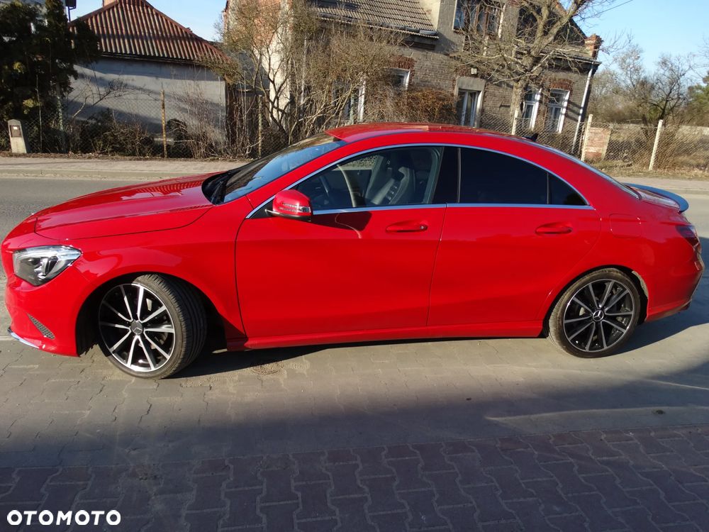 Mercedes-Benz CLA 180 7G-DCT Urban - 4