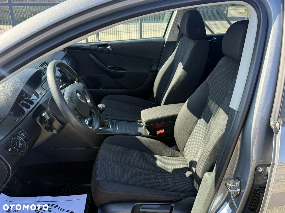 Volkswagen Passat - 19