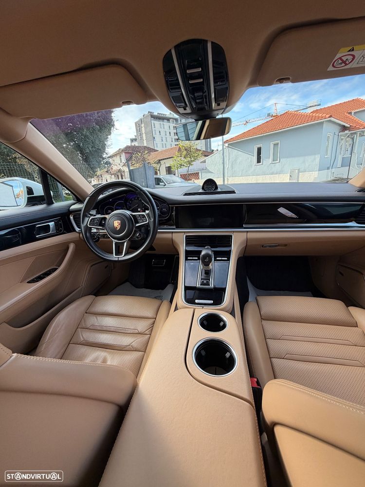 Porsche Panamera Sport Turismo 4 E-Hybrid 10 Years Edition - 26