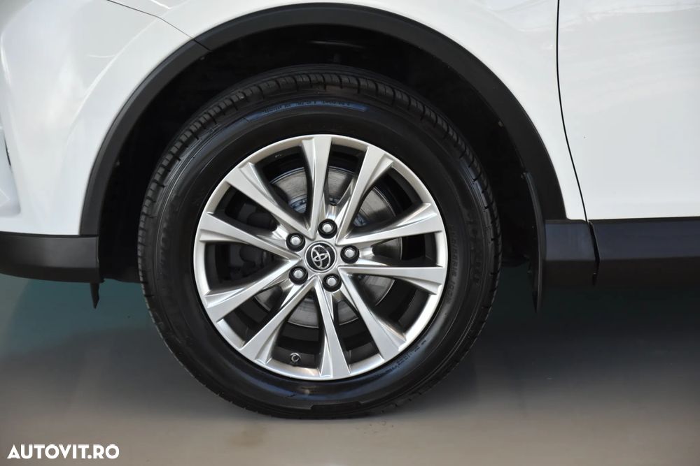Toyota RAV4 2.5 4x4 Hybrid Executive - 18