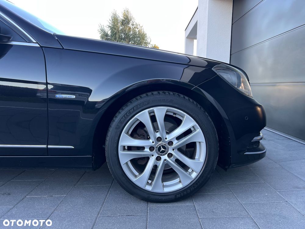 Mercedes-Benz Klasa C 180 CGI Automatik BlueEFFICIENCY Avantgarde - 31