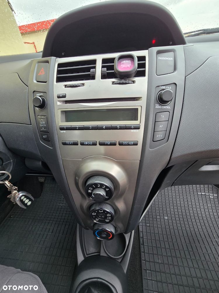 Toyota Yaris 1.0 Active - 13