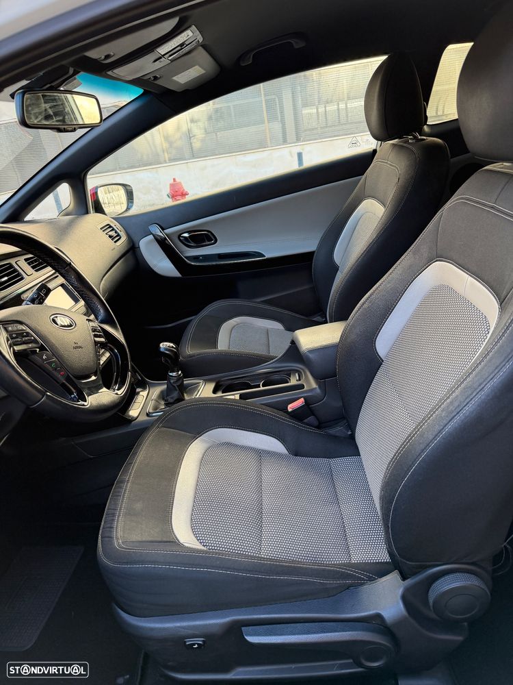 Kia Ceed S Coupé 1.6 CRDi TX - 9