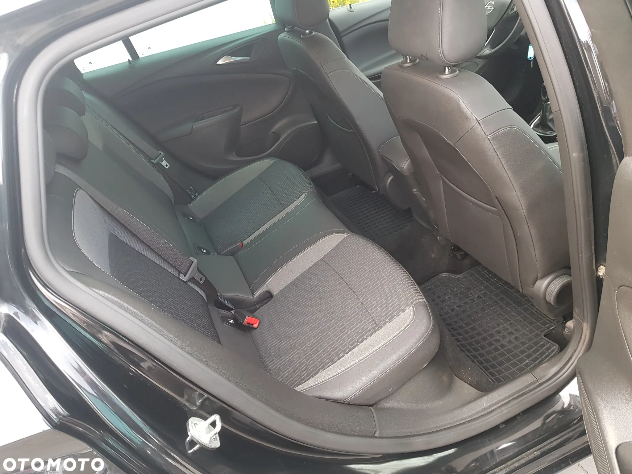 Opel Astra V 1.2 T Elegance S&S - 12