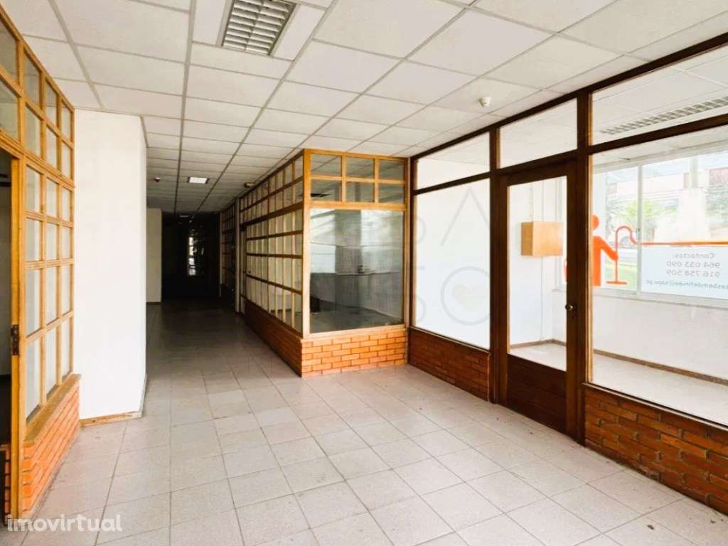 Centro Comercial em Soltroia. Pronto a funcionar. 10 lojas - Grande imagem: 4/13