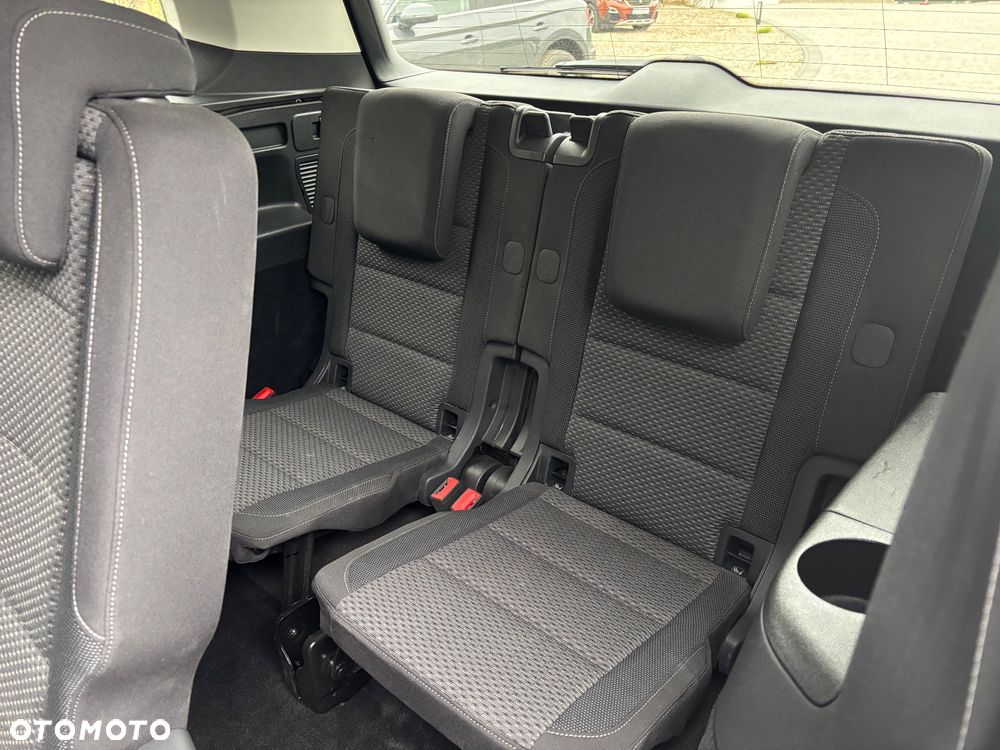 Volkswagen Touran - 11