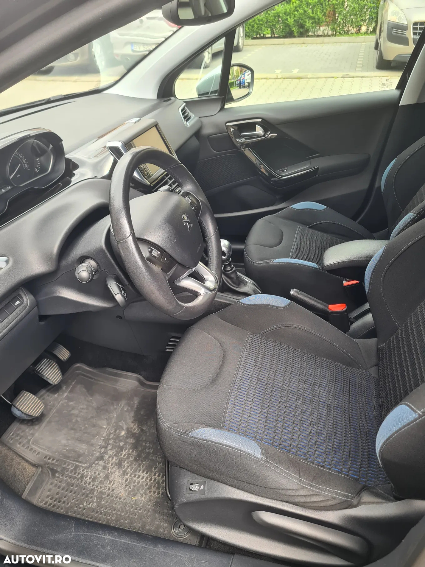 Peugeot 208 1.6 e-HDi FAP STT Allure - 10