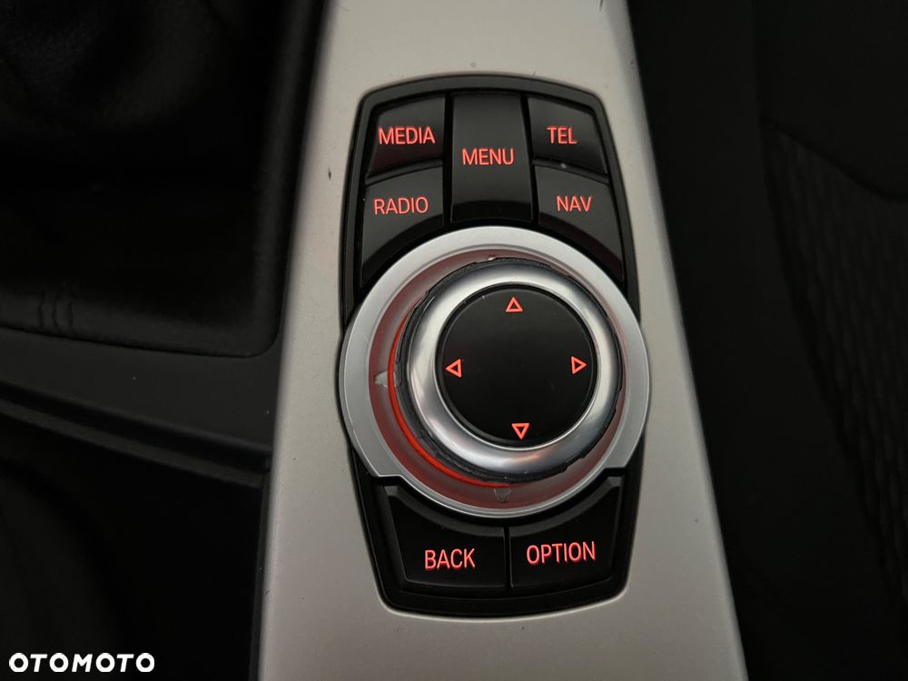 BMW Seria 3 318d xDrive - 36