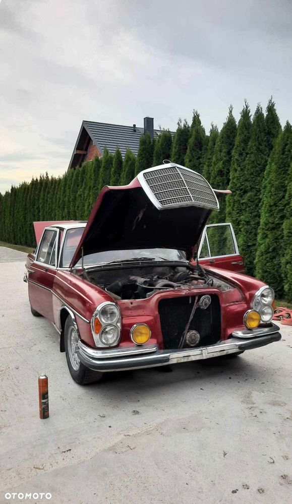 Mercedes-Benz 280 - 1