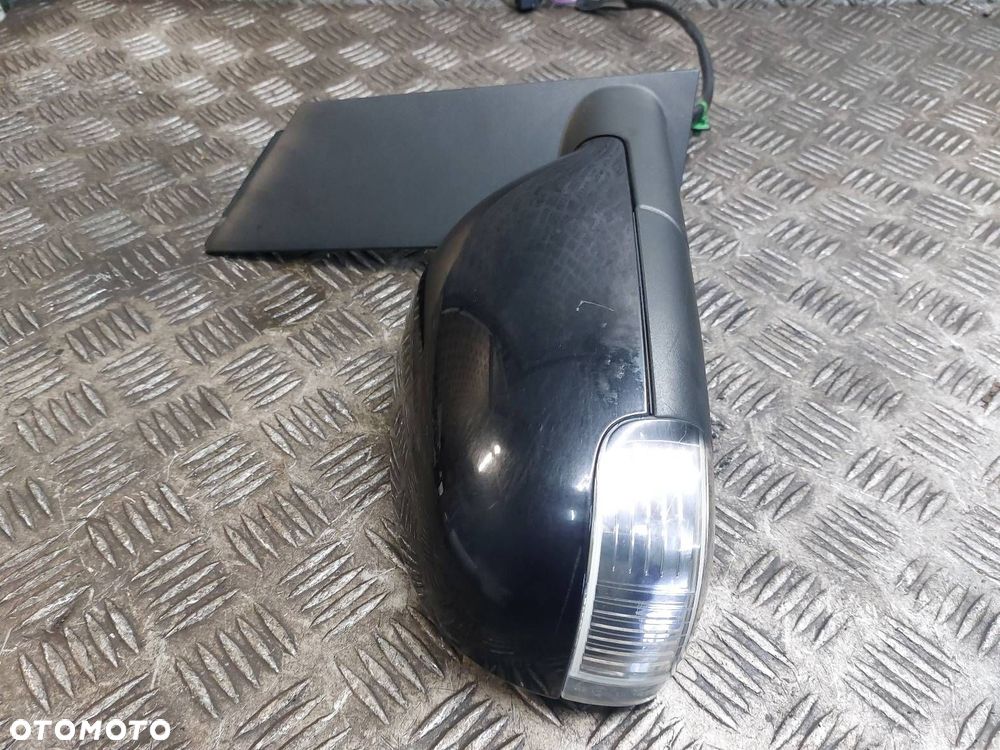 LUSTERKO PRAWE ELEKTRYCZNE TOURAN I LIFT LC9X 8 PIN EU ID: 239678 - 2