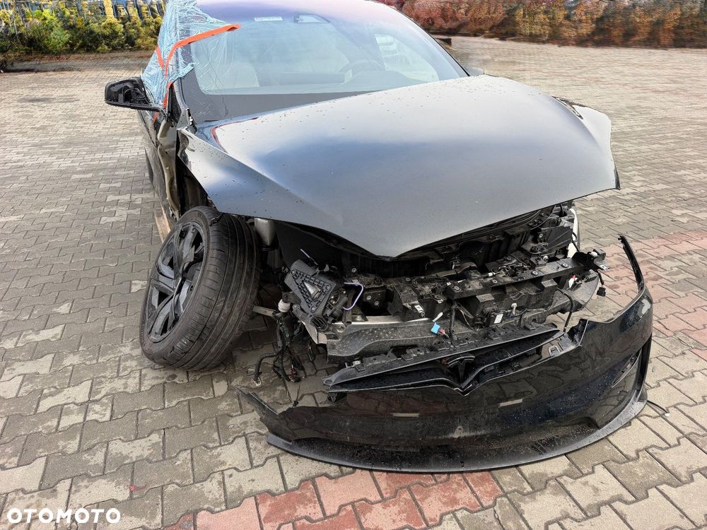 Tesla Model X - 3