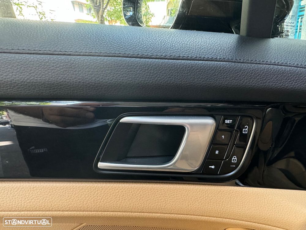 Porsche Panamera 4 E-Hybrid - 24