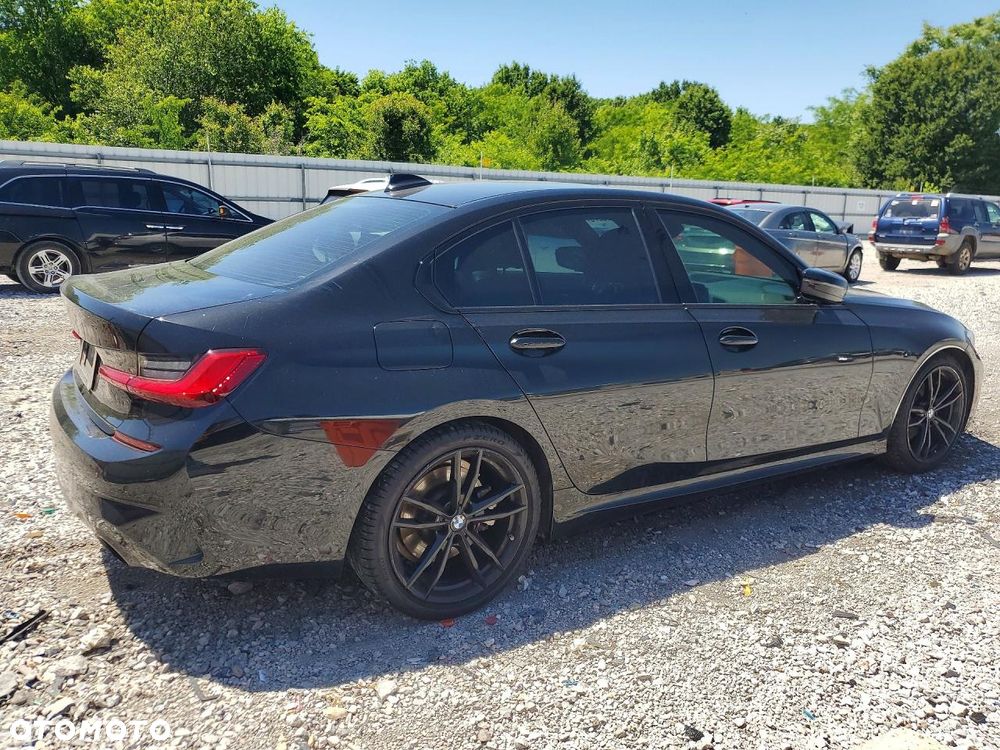 BMW Seria 3 330i M Sport - 3