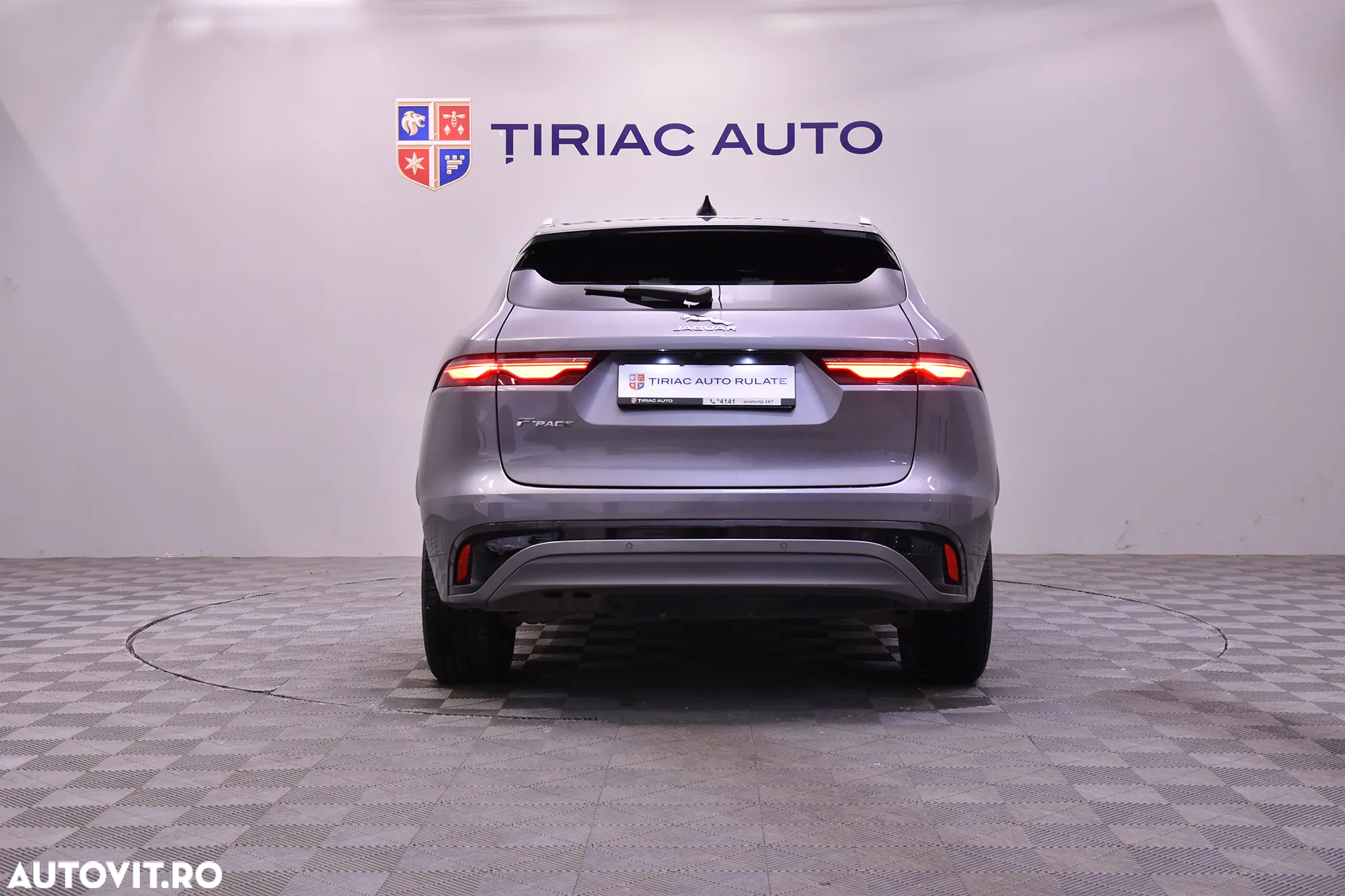 Jaguar F-Pace D200 AWD R-Dynamic SE - 4