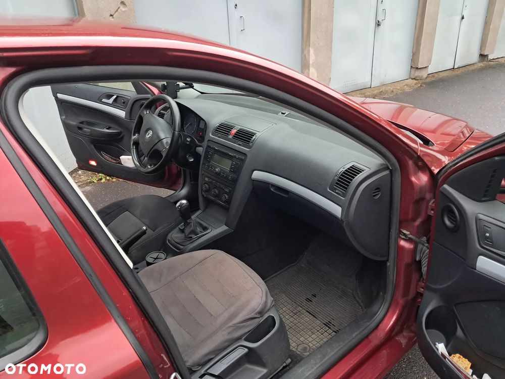 Skoda Octavia 1.6 Ambiente - 7