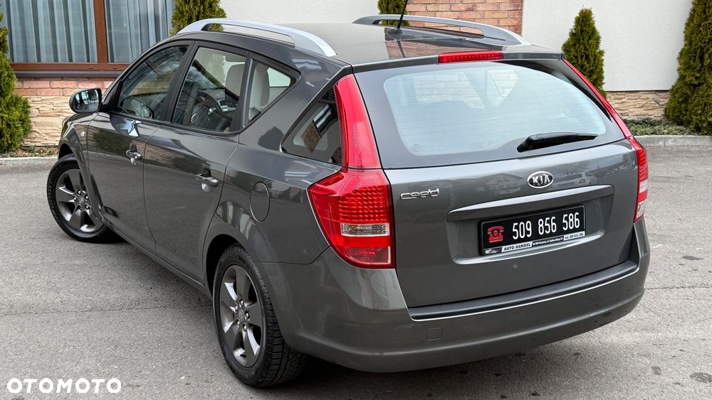 Kia Ceed - 33