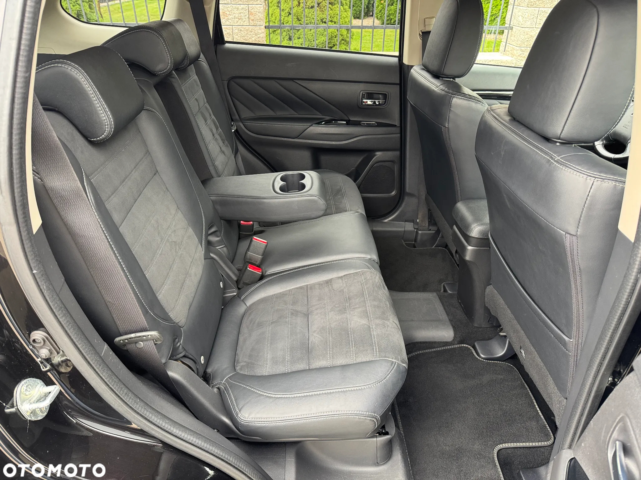Mitsubishi Outlander PHEV Instyle NAVI + - 20