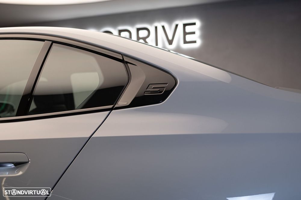 BMW 530 e Pack Desportivo M Pro - 38