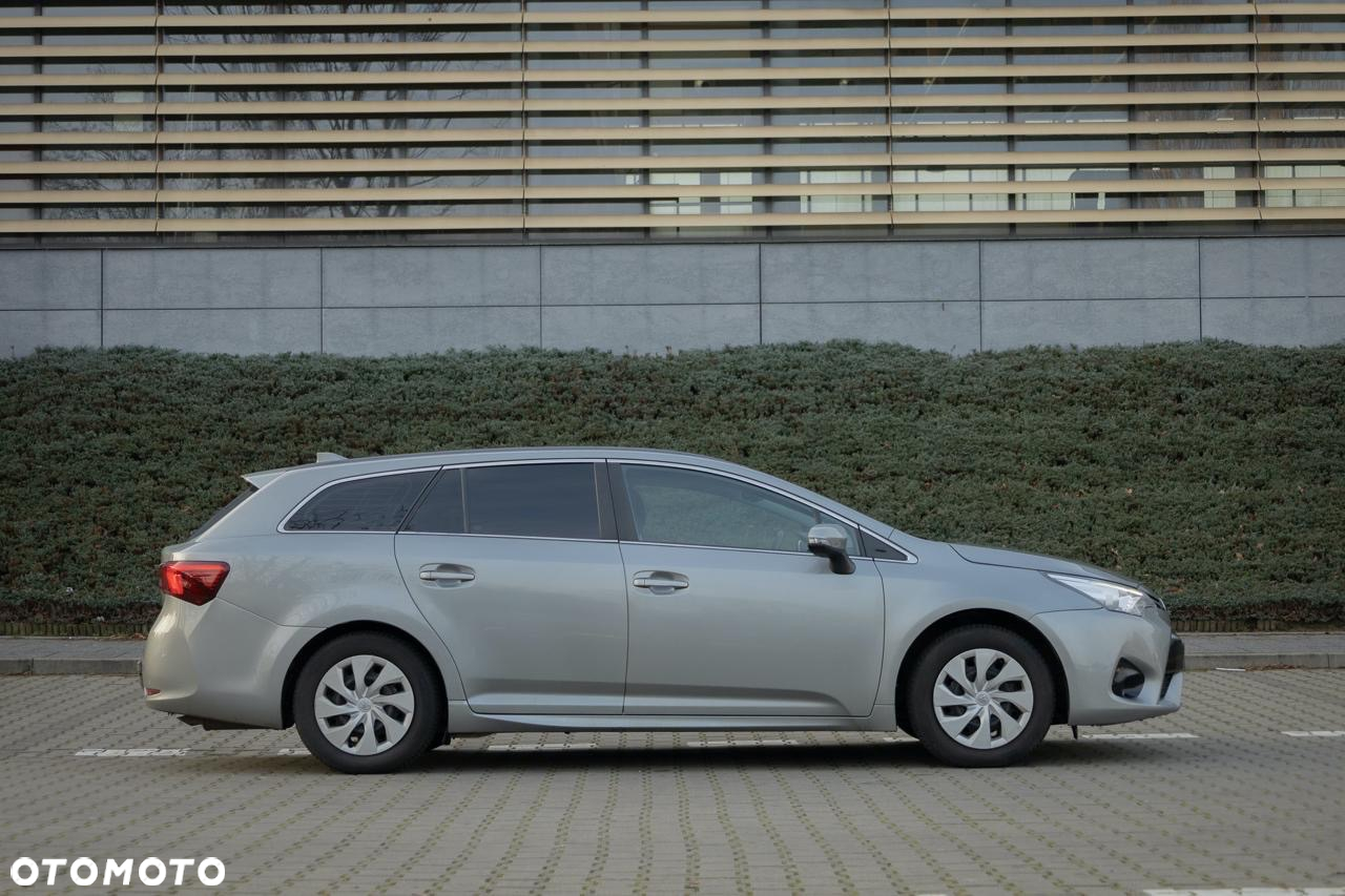 Toyota Avensis Combi 1.6 - 4