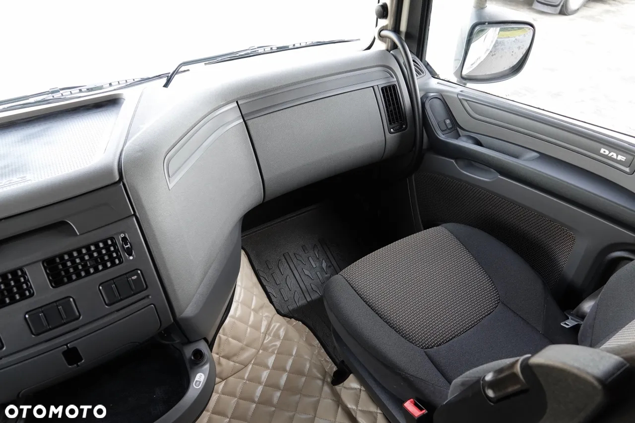 DAF XF 510 / RETARDER / BOGATA WERSJA / DUŻE NAVI / ORUROWANIE / PO ZŁOTYM KONTRAKCIE / INDYVIDUAL / OPONY 100 % - 31